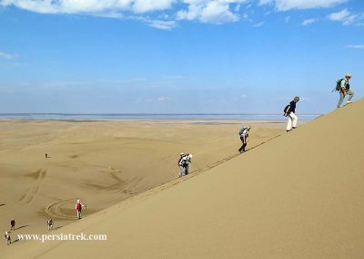 iran desert trekking