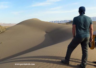 iran desert trekking