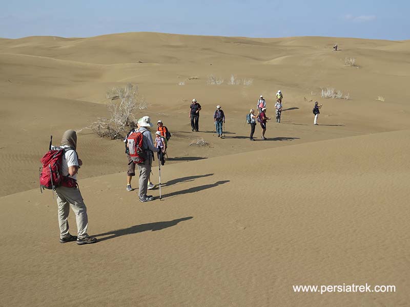 iran desert trekking